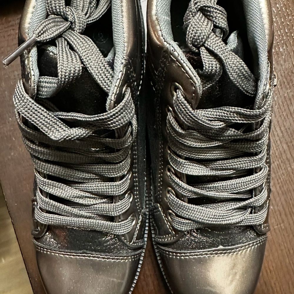 SOLD💕🎄PEWTER COMBAT BOOTS. SIZE 6. NWT.